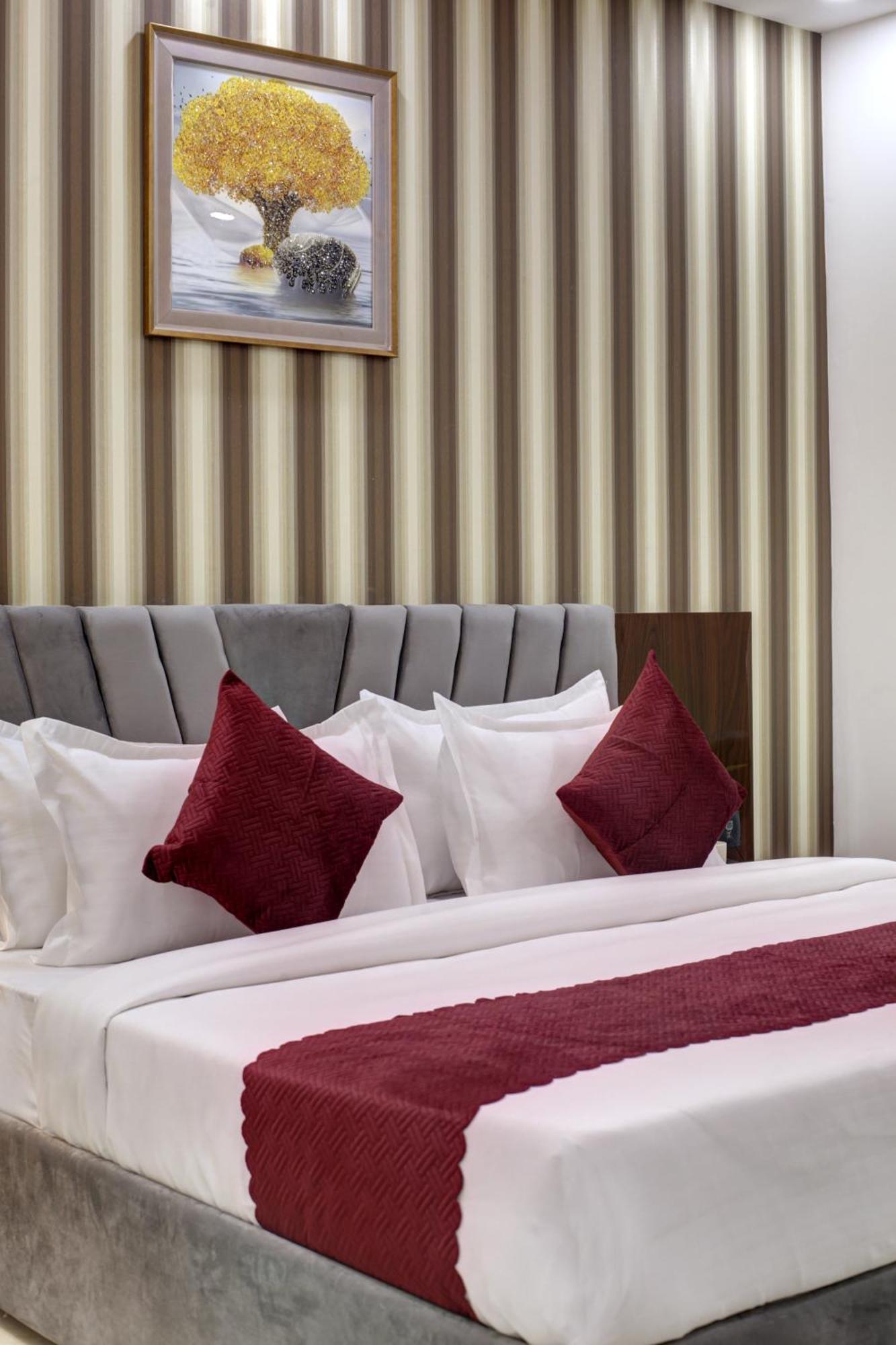 Limewood Stay - Millennium Huda City Center Gurgaon Exterior photo