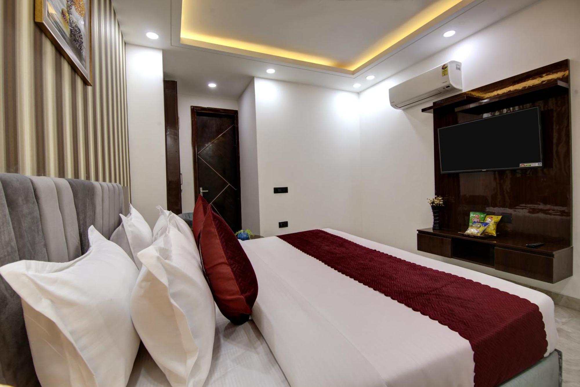 Limewood Stay - Millennium Huda City Center Gurgaon Exterior photo