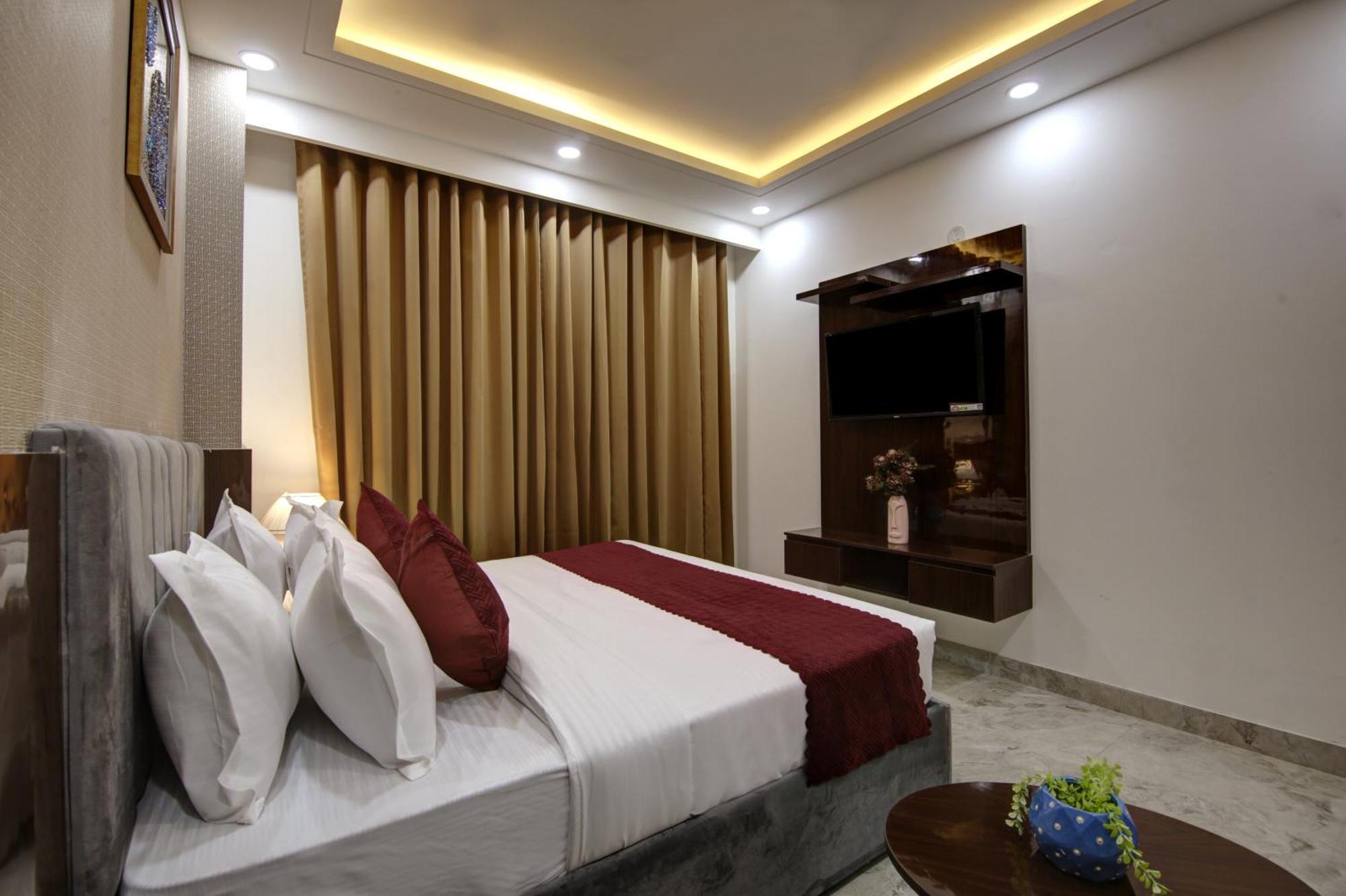 Limewood Stay - Millennium Huda City Center Gurgaon Exterior photo