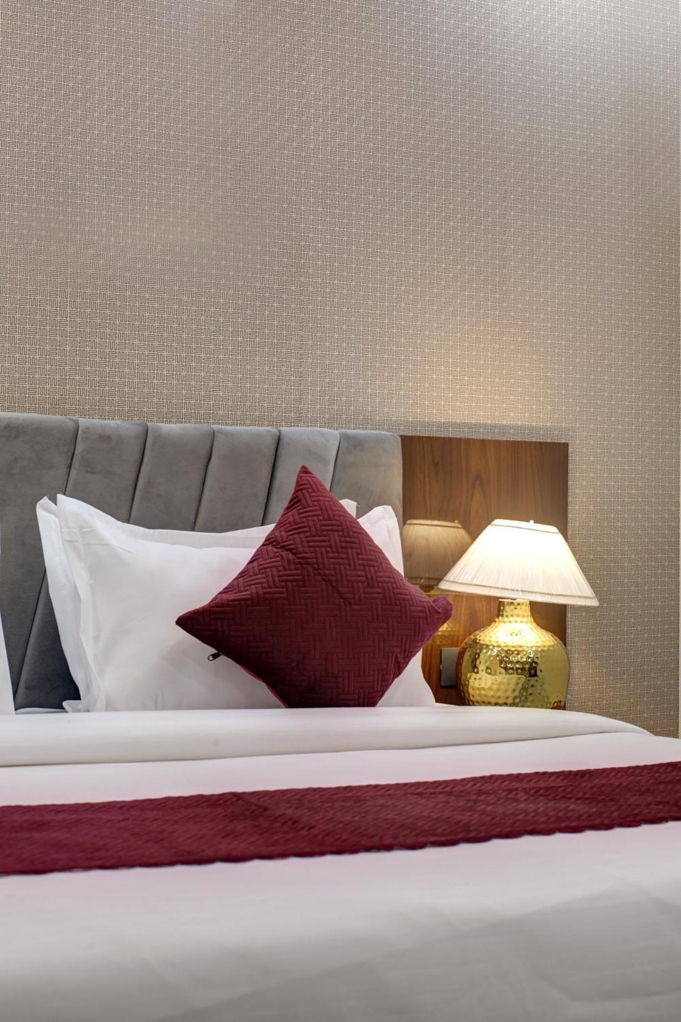 Limewood Stay - Millennium Huda City Center Gurgaon Exterior photo
